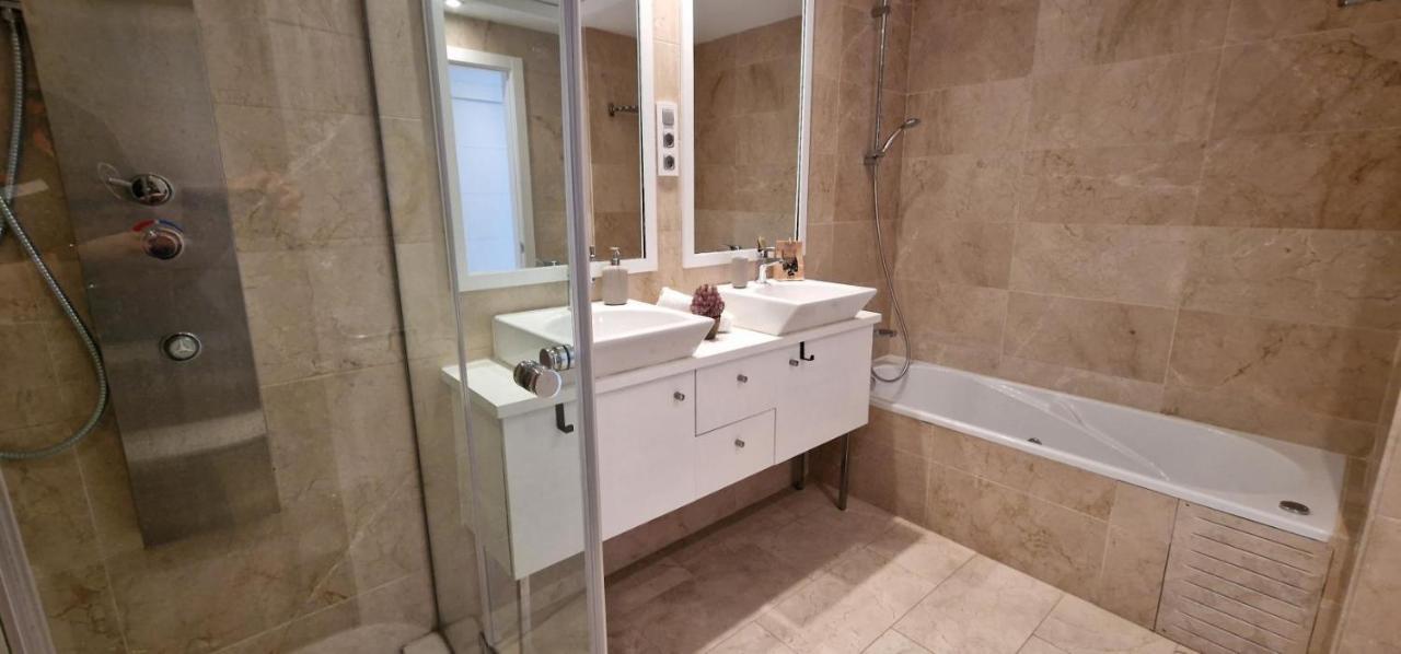 Casares Del Mar Luxury Apartment Malaga Bagian luar foto